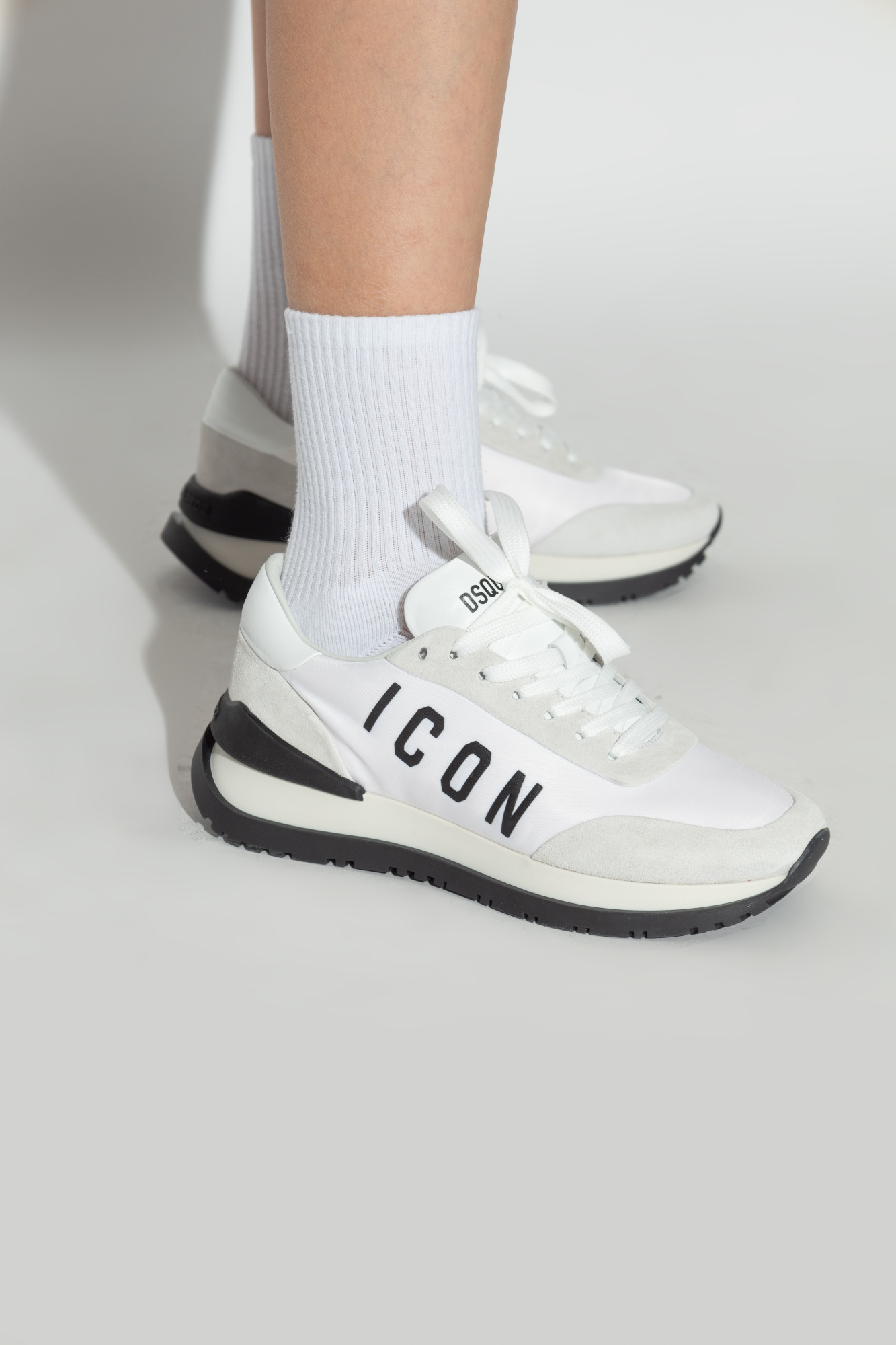 スニーカー DSQUARED2 Woman Sneakers White SNW029825107622 M4121 Biały Buty sportowe kapsuła `Summer Lovers` Dsquared2
